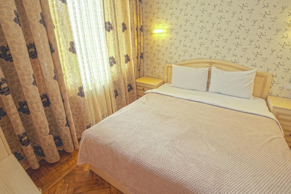 Apart Hotel Kvartira 1 Odesa Exterior photo